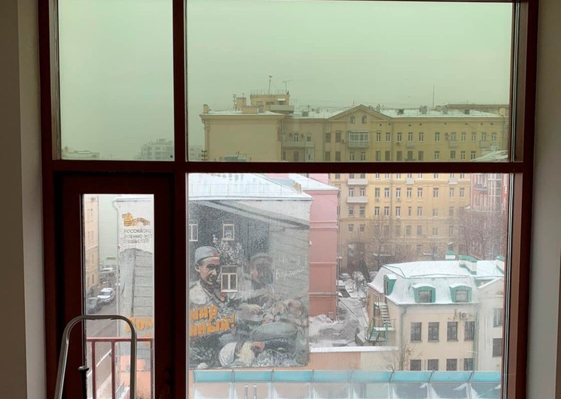 Тонировка окон здания на улице Казакова в Москве